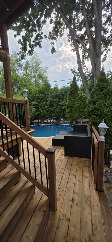 Cedar pool deck with black aluminum railing